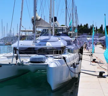 LAGOON 38 - UŽITAK I INVESTICIJA - cover