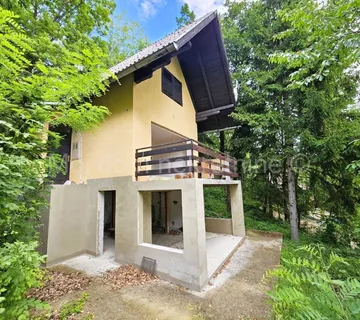 Vugrovec Gornji, kuća okružena šumom na parceli od 2115m2 - cover