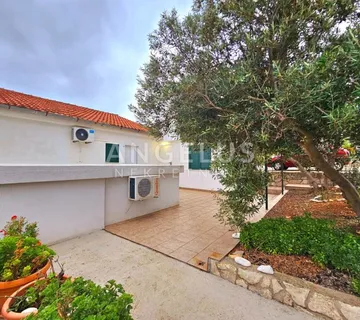 Vis, Rukavac - apartmanska kuća blizu mora (prodaja) - cover
