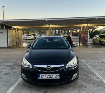Prodajem Opel Astru - cover