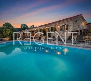 Šibenik, Rogoznica- Kamena kuća s bazenom i pogledom na more 100 m2 - cover