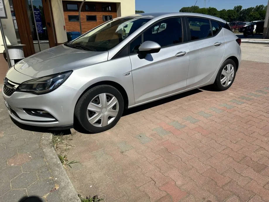 Opel Astra 1,0 - cover