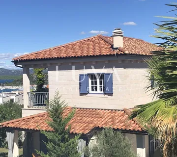 Murter, Betina, luksuzna kuća 148m2 s bazenom na prodaju - cover