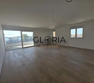 Komforan 3-soban stan 95 m2, 1. kat, u blizini plaže, Seget Donji! - cover