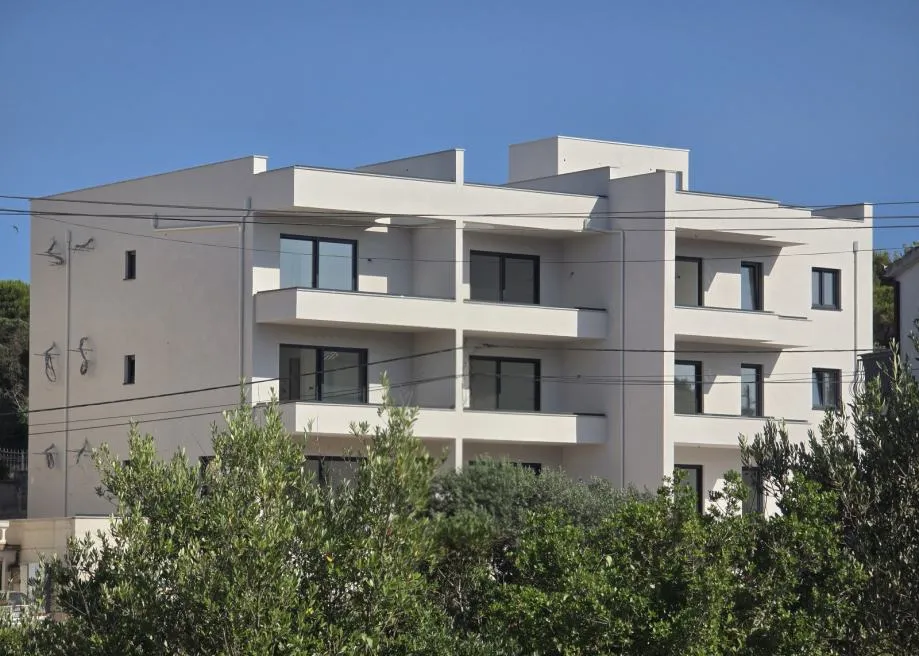 Dvosoban stan u prizemlju zgrade u izgradnji, Okrug Gornji! (prodaja) - cover