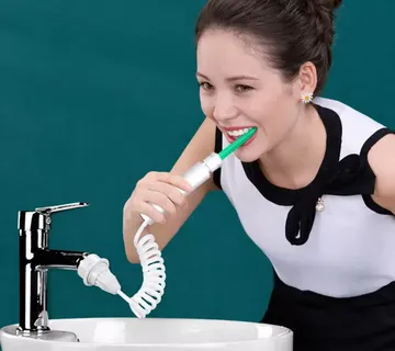 Prijenosni zubni irigator – vodootporni čistač zubi i desni - cover