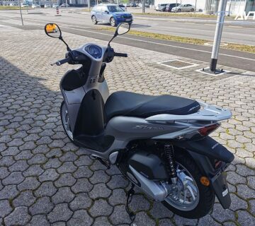 Honda SH 125 MODE - cover