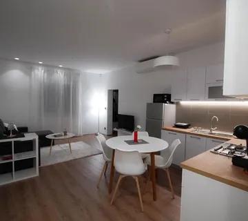 Apartman  A 101 *** - cover