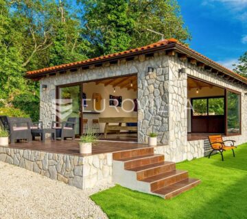 Istra, Tinjan - velebna istarska kamena villa na intimnoj lokaciji s bazenom 32 m2 i igraonicom - cover