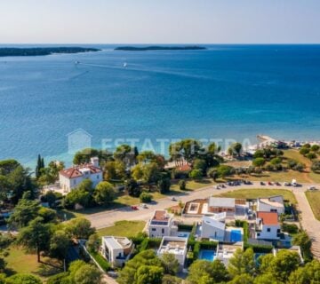 Prodaje se luksuzna vila sa bazenom sa pogledom na more u Fažani - cover