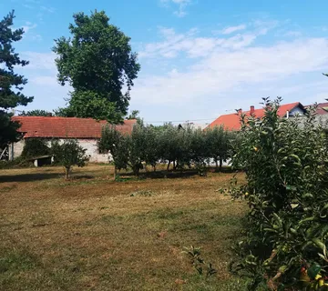 Građevinsko zemljište Šemovec 1322 m2 (49x27m) s objektom 249 m2 - Šemovec, Trnovec Bartolovečki