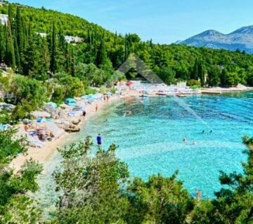 Građevinsko zemljište s panoramskim pogledom na more, pogodno za izgradnju hotela!! - cover