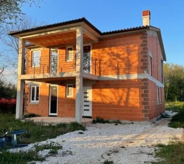 Istarska, Barban, Vila s bazenom, 216 m2 + 752 m2 okućnice - cover