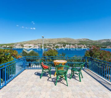 Šibenik, Grebaštica, kuća prvi red do mora, NKP površina 194 m2, parcela 494 m2 - cover