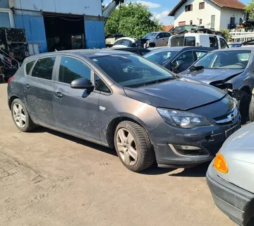 Opel Astra J 1.7 cdti # dijelovi - cover