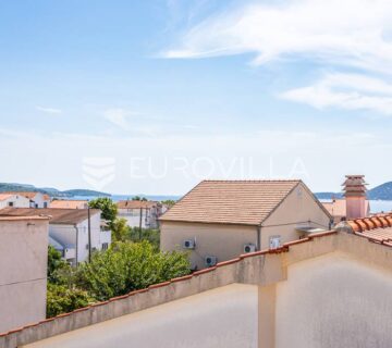 Vodice, trosoban stan s pogledom na more - cover