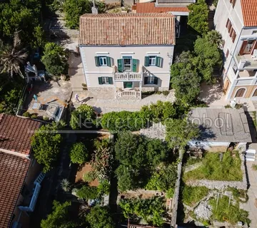 Mali Lošinj - Kuća, 200 m2 Prodaja - cover