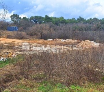 Građevinsko zemljište u mjestu koje se nalazi na brdovitom području, 3 km od Raškog zaljeva - cover