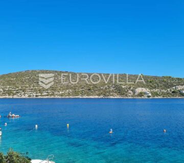 Drvenik, mediteranska kuća drugi red do mora - cover