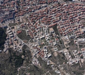 Makarska, građevinsko zemljište za izgradnju vile sa bazenom,  940 m2 - cover