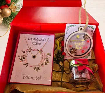 Božićni poklon paket za kćer “”Božićni zagrljaj” - cover