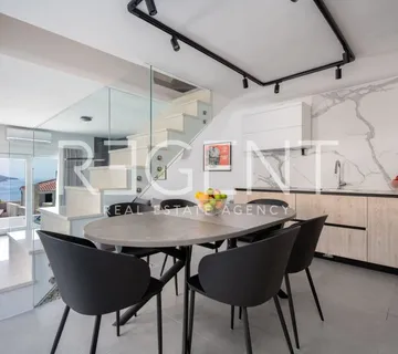 Čiovo, Okrug Gornji – vila s dvije jedinice, bazenom i pogledom - cover