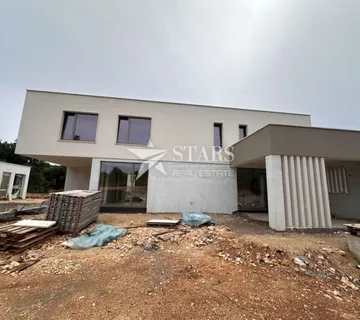 Labin - villa sa bazenom i okućnicom (prodaja) - cover