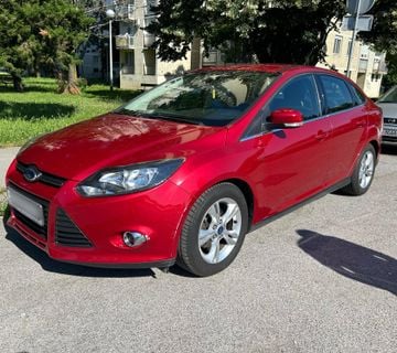 Ford Focus sedan, EcoBoost motor 125KS, vinsko crveni - cover
