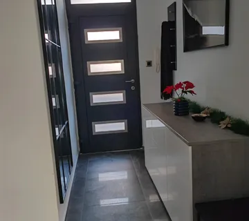Karlovac- trosobni stan na atraktivnoj lokaciji - cover