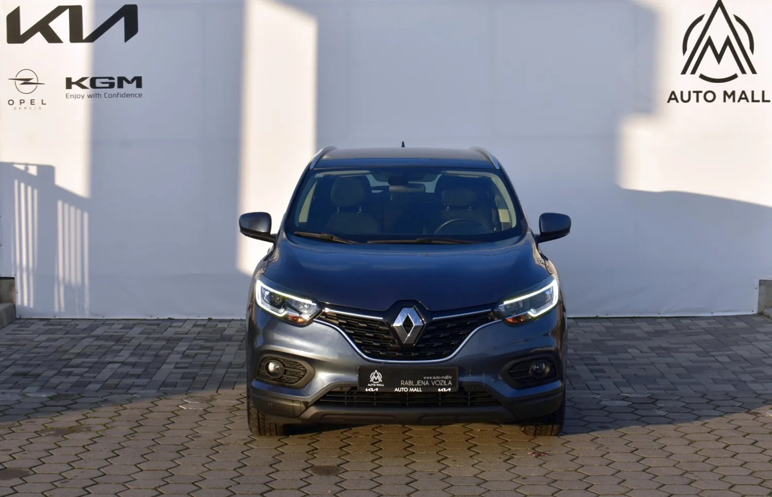 Renault Kadjar 1.5 DCi *JAMSTVO, ODLIČNA OPREMA, DVA SETA GUMA* - cover