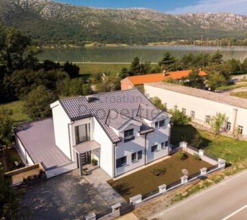 TRIBALJ - PREDIVNA LUX. VILA S BAZENOM I SAUNOM 339.18m2 (UZ JEZERO) - cover