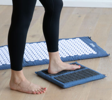Bodhi Yoga Bodhi akupresni jastučić za stopala VITAL bodljikavi 35x35 cm Boja: plava - cover