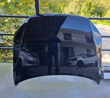 VW PASSAT B7 PREDNJA HAUBA - cover