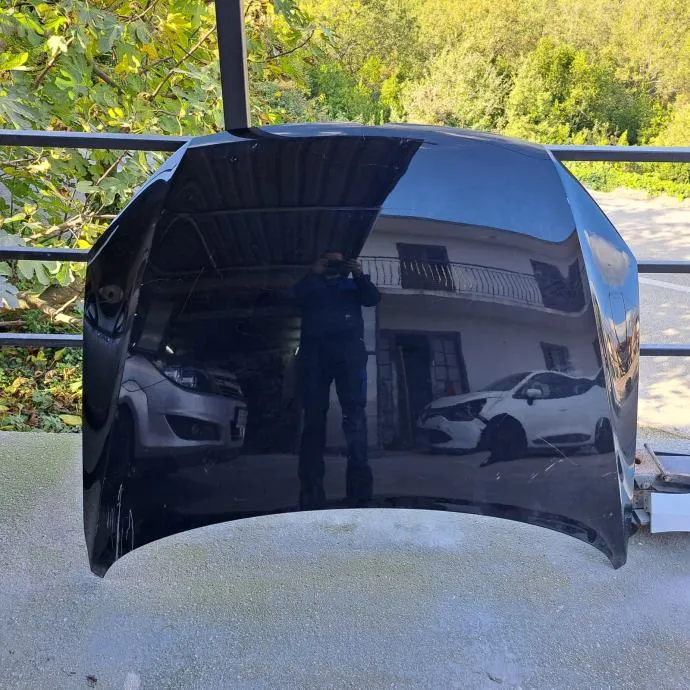 VW PASSAT B7 PREDNJA HAUBA - cover