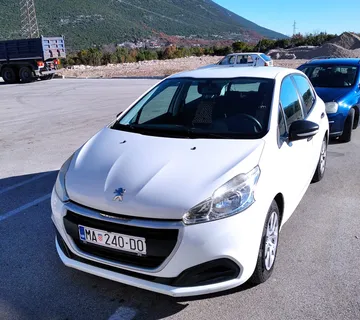 Peugeot 208 1,6 BlueHDi - cover