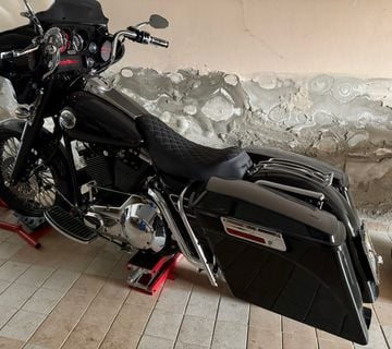 Harley Davidson FLHT  - cover