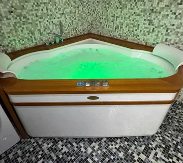 Jacuzzi AURA corner 160 hidromasažna kada - kao nova - cover