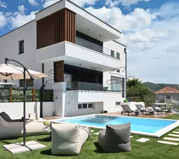 Vila sa panoramskim pogledom - Klis (prodaja) - cover