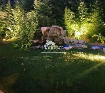 Kuća sa dva stana, poslovnim prostorom i zemljištem (prodaja) - cover