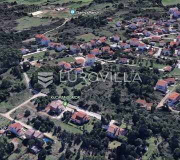 Medulin - građevinska parcela okružena zelenilom, pogled na more s kata NKP 758 m2 - cover