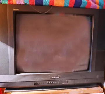 Katodni (CRT) TV - PANASONIC 63 CM sa daljinskim upravljačem ! - cover
