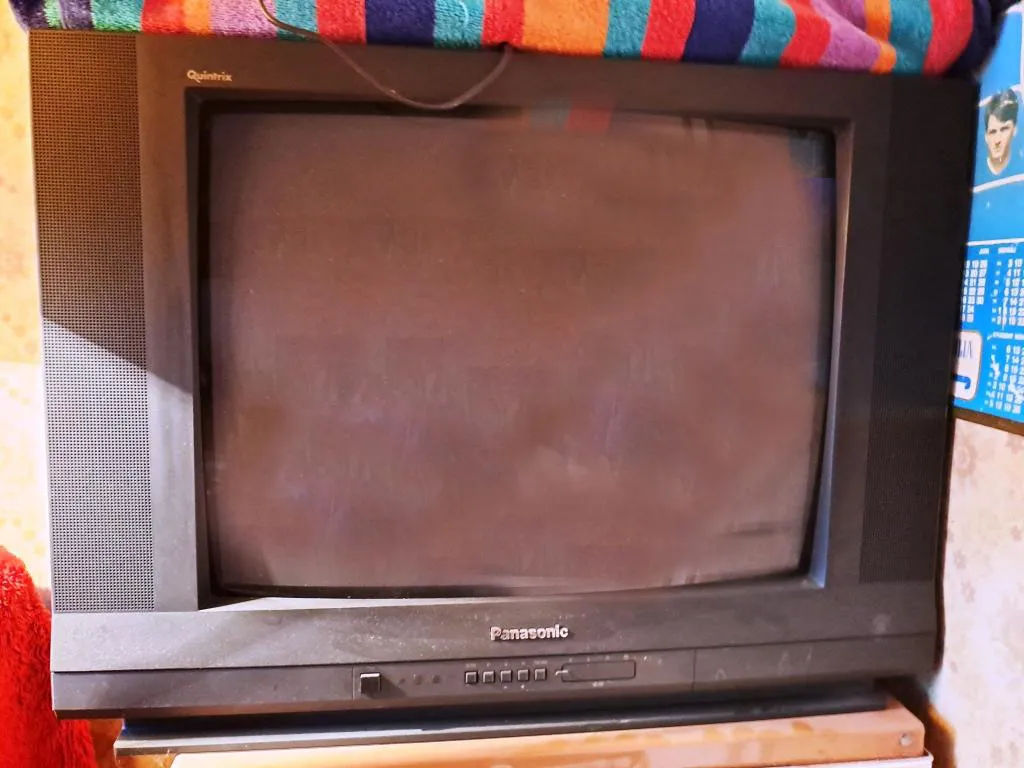Katodni (CRT) TV - PANASONIC 63 CM sa daljinskim upravljačem ! - cover