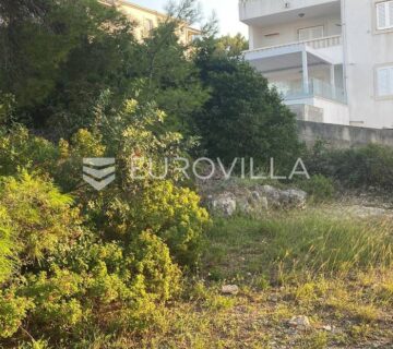 Brač, Sutivan - atraktivno građevinsko zemljište (541 m2) - cover
