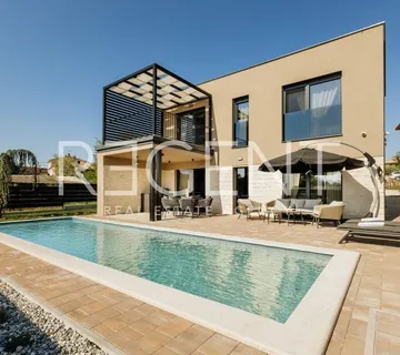 Istra, Tar – Moderna vila s bazenom u centru grada - cover