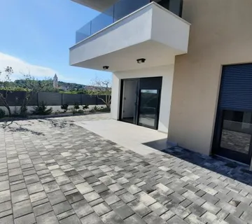 !!Stan u prizemlju s pogledom na more: Murter, 79.00 m2, novogradnja - cover