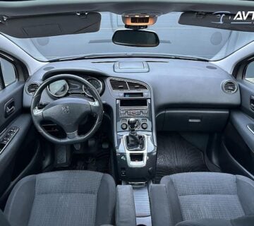 Peugeot 5008  1.6 HDi - cover