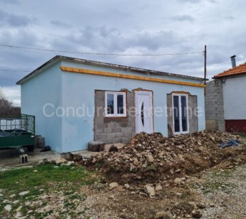 Prodaje se samostojeća kuća, 47 m2 - Vrsi - cover