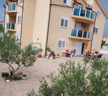 Apartmanska kuća 572,56m2, Vodice, prodaja - cover