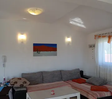 Iznamljujem trosoban stan 100,00 m2 u centru Dražica (Jelenje) - cover