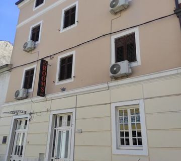 Obiteljski hotel - cover